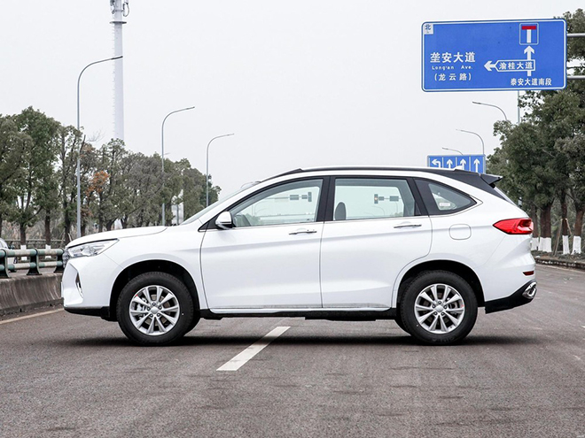 Xe SUV Trung Quốc vừa ra mắt, giá từ 256 triệu đồng - 2