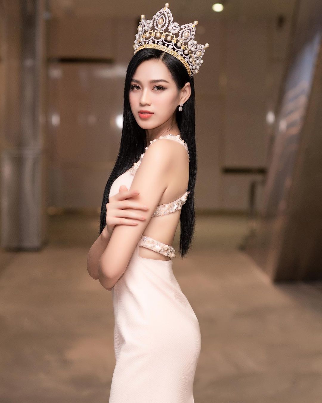 Hoa hậu Đỗ Thị Hà cũng có "điểm chết" vóc dáng khó che giấu - 7