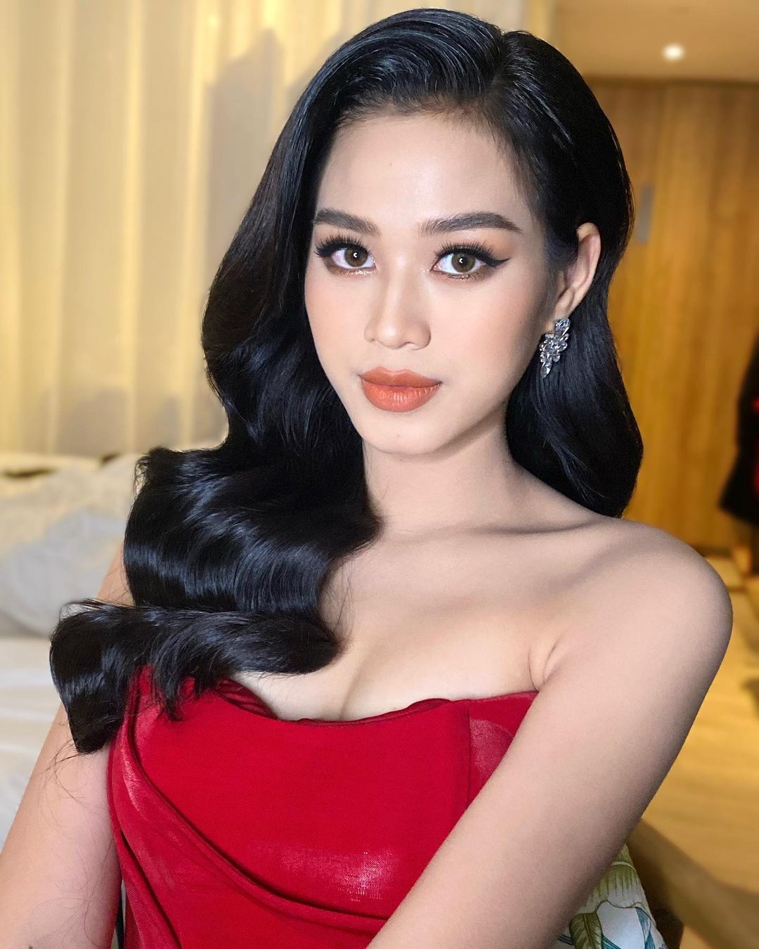 Hoa hậu Đỗ Thị Hà cũng có "điểm chết" vóc dáng khó che giấu - 6