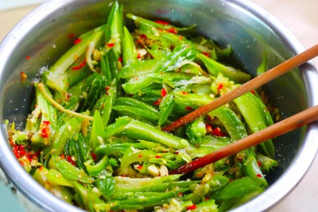 Quả “mướp đắng lai đậu rồng”, không tốn công trồng mà giá gần trăm nghìn/kg - 3