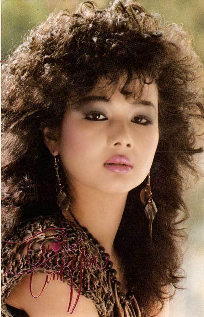 Trong các ngôi sao hải ngoại, Kim Ngân (sinh năm 1963) là một trong những ca sĩ đắt show và được yêu thích nhờ giọng hát ấn tượng.
