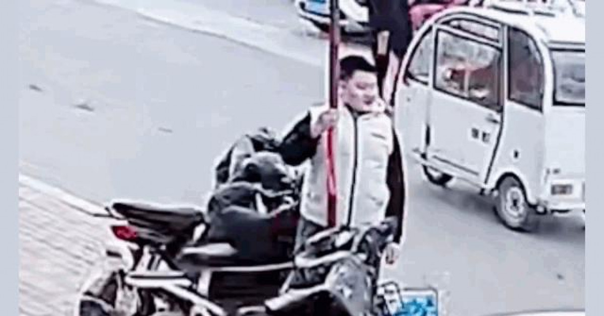 Bạn trẻ - Cuộc sống - Clip: Dùng lưỡi liếm vào cột thép ở -16 độ, thiếu niên nhận "kết đắng"