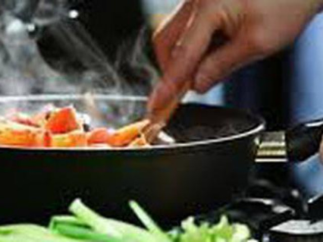 Ẩm thực - Nấu mọi thứ với cùng một loại dầu, sai lầm trong nấu nướng mà chuyên gia khuyên tránh