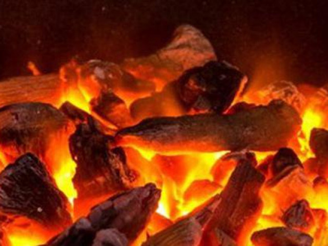 Tin tức trong ngày - Đốt than củi sưởi ấm, chị tử vong, em nguy kịch