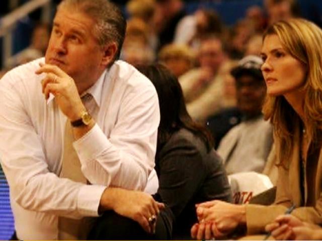 Thể thao - Màn so tài lịch sử "có một không hai”: Bố đấu con gái trên ghế HLV