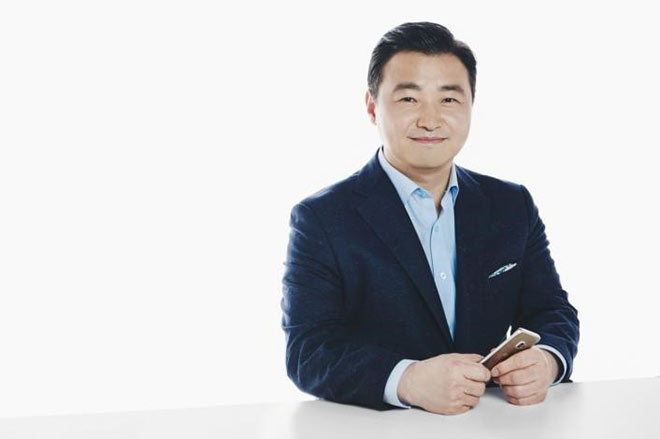 “Thế giới đang tạo ra, chia sẻ và phát trực tuyến nhiều video hơn bao giờ hết” – Chủ tịch mảng Di động của Samsung, ông Roh Tae-moon chia sẻ về sự trỗi dậy của video.