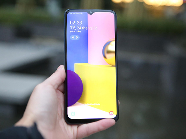 Thời trang Hi-tech - Đánh giá nhanh Galaxy A12: Pin “trâu”, giá vừa túi tiền