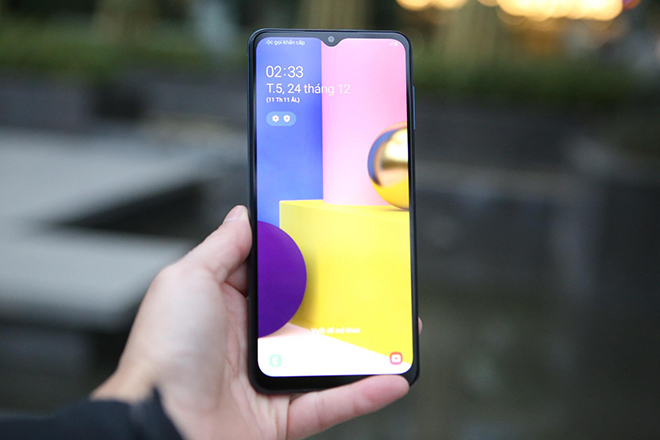 Đánh giá nhanh Galaxy A12: Pin “trâu”, giá vừa túi tiền - 1