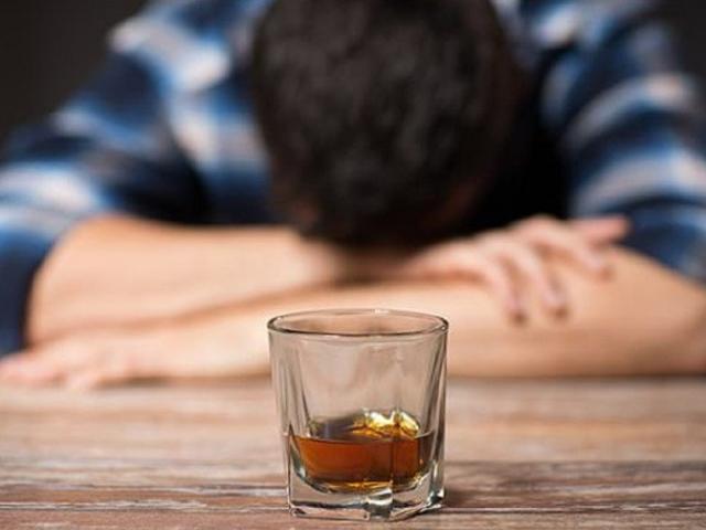 Sức khỏe đời sống - Bác sĩ điểm mặt nguyên nhân khiến người khoẻ mạnh tử vong sau khi uống rượu