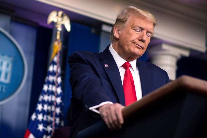 Tổng thống Mỹ Donald Trump bị các mạng xã hội, công ty và ngân hàng quay lưng.