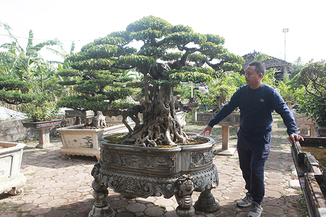 Anh Đinh Văn Tuấn, xã Đông Mỹ, Thanh Trì, Hà Nội là chủ nhân tác phẩm sanh cổ có tên “Khuất kỷ cầu thân” có tuổi đời hơn 100 năm
