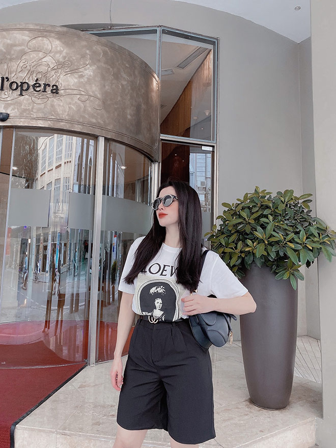 Phong cách thời trang năng động nhưng không kém phần sang chảnh của hotgirl Hà Thành