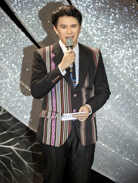 “MC các cuộc thi hoa hậu” nghẹn ngào trước người anh hùng đi hàng triệu bước chân trên dãy Trường Sơn - 1