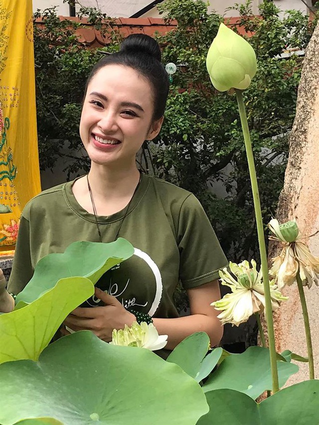 Angela Phương Trinh gây thiện cảm với công chúng sau khi quyết định rút lui khỏi showbiz, tìm bình yên nơi Phật pháp.