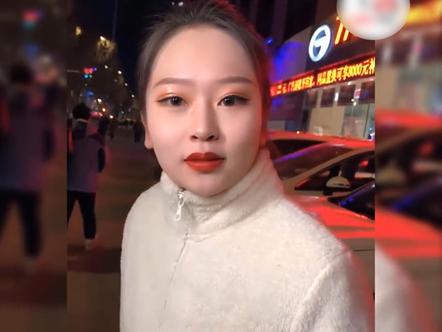 Cười 24H - Người đẹp muốn "độn thổ" khi có cậu em trai thích cà khịa mỗi ngày