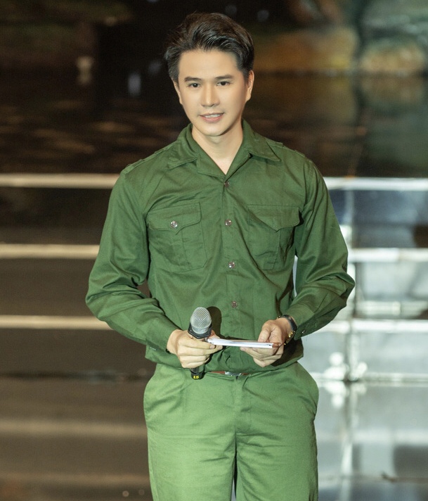 “MC các cuộc thi hoa hậu” nghẹn ngào trước người anh hùng đi hàng triệu bước chân trên dãy Trường Sơn - 4