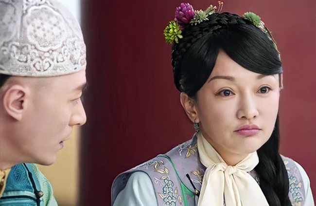 Châu Tấn cũng từng bị chỉ trích nặng nề vì đóng vai thiếu nữ ở "Hậu cung Như Ý truyện".
