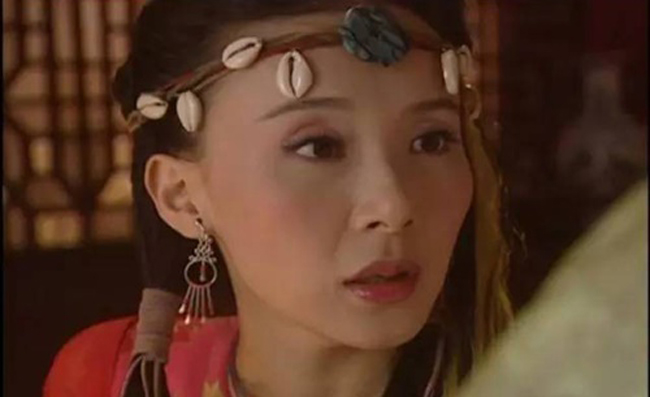 Từng là đệ nhất mỹ nữ Đài Loan những năm 90 nhưng Tiêu Tường cũng không tránh khỏi bị chê vì 42 tuổi đóng tạo hình thiếu nữ 18 tuổi Phan Tuyết Mai trong "Liêu Trai - Mai Nữ".
