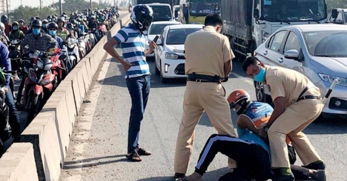 Tin tức trong ngày - Báo động người vi phạm giao thông tấn công CSGT