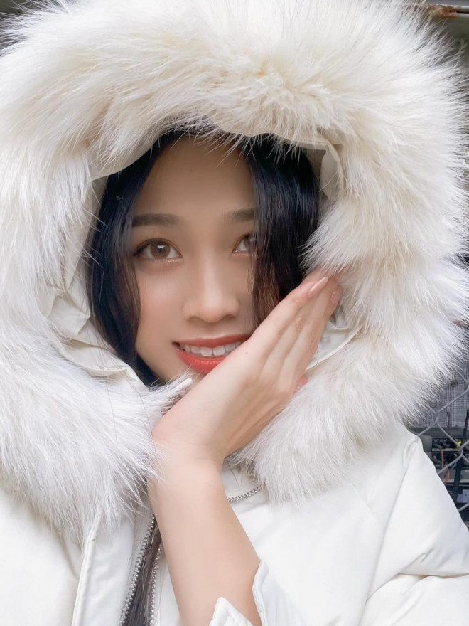 Giản dị lên giảng đường, Hoa hậu Đỗ Thị Hà vẫn được khen ngợi xinh đẹp rạng rỡ - 2