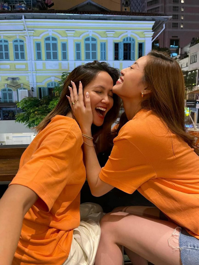 Giản dị lên giảng đường, Hoa hậu Đỗ Thị Hà vẫn được khen ngợi xinh đẹp rạng rỡ - 12