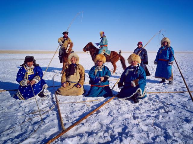 Du lịch - Cuộc sống trên thảo nguyên -30 độ, người và gia súc quây quần sưởi ấm