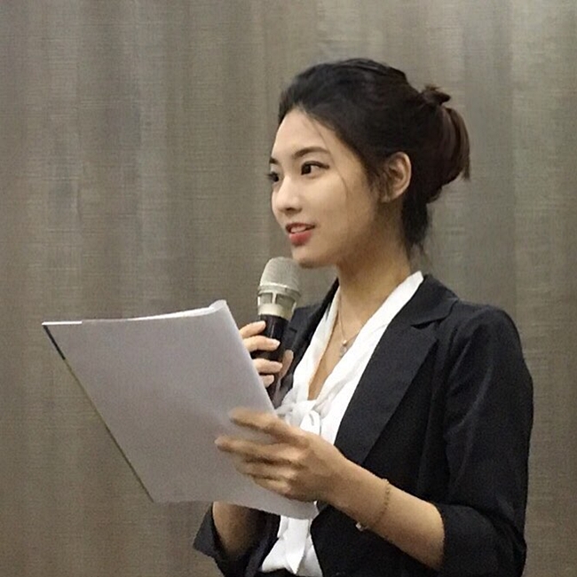 Cuối cùng không thể không nhắc đến&nbsp;Jhiawen Cheng người được mệnh danh là &#34;cô giáo nóng bỏng nhất Đài Loan&#34;.
