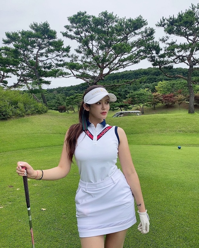 Ngoài ra, cô còn có sở thích chơi golf cũng có hiệu quả trong việc đốt cháy calo nhằm giữ dáng.
