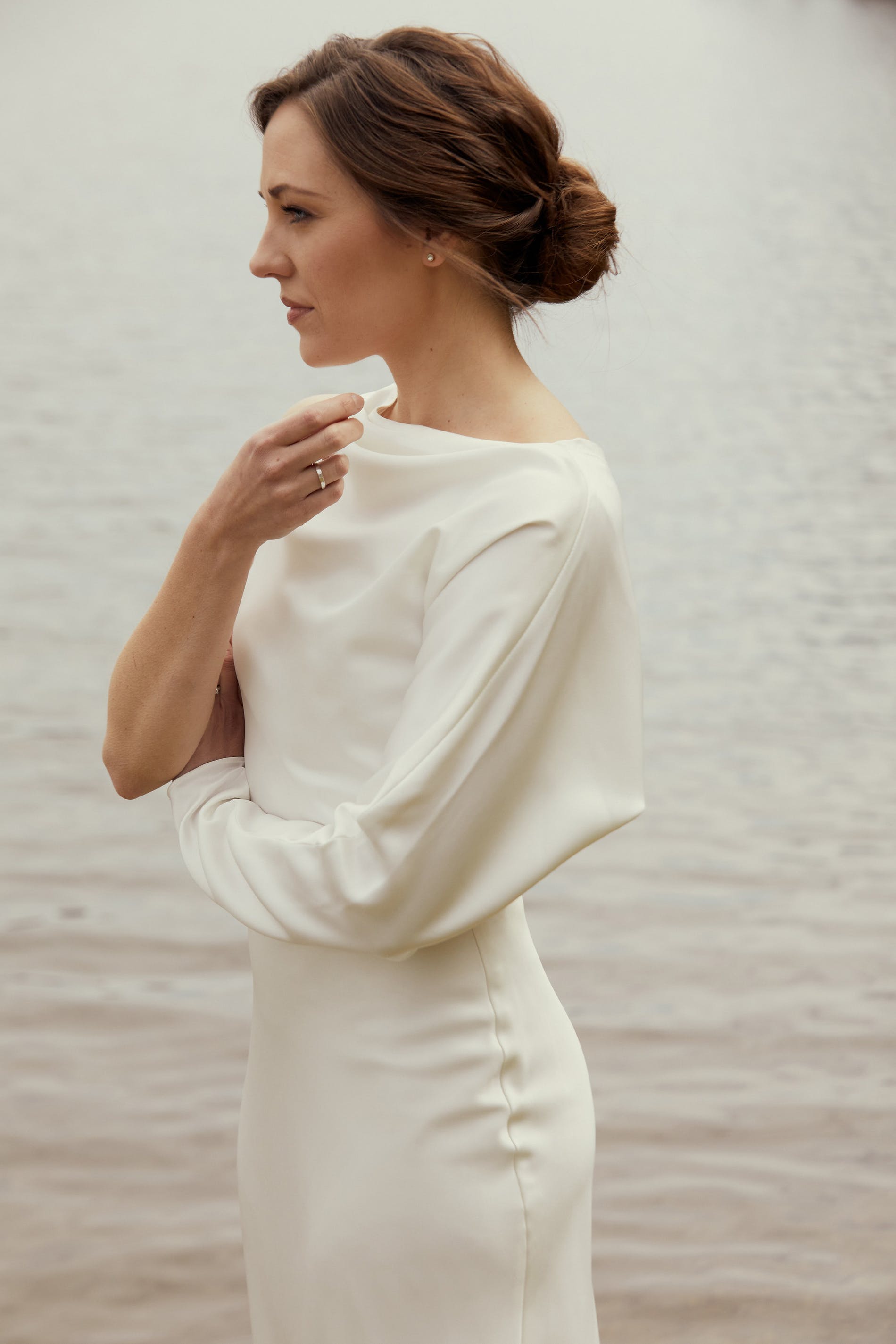 Chủ nghĩa tối giản sẽ thống trị phong cách váy cưới nhiều mùa tới - 2