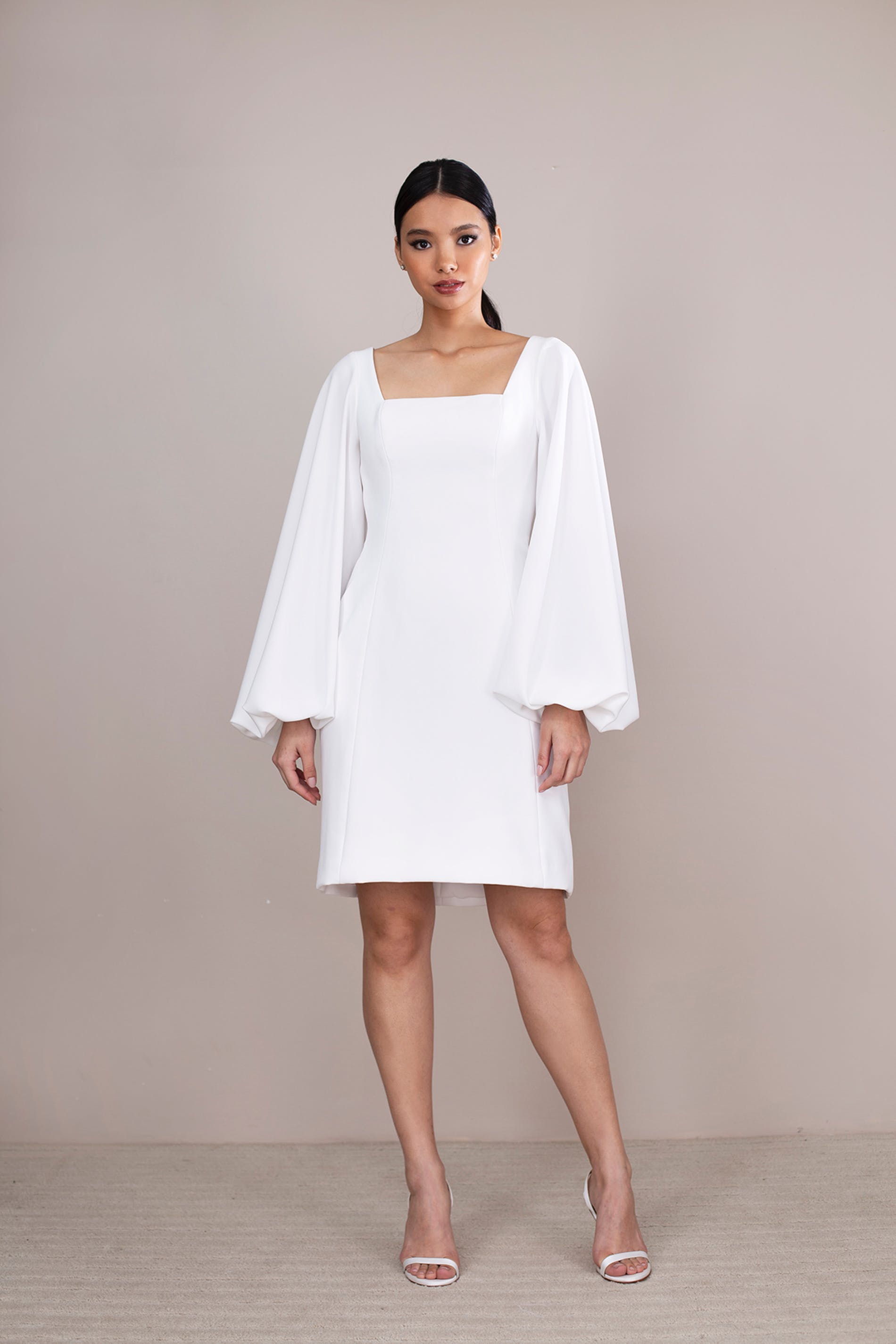 Chủ nghĩa tối giản sẽ thống trị phong cách váy cưới nhiều mùa tới - 4