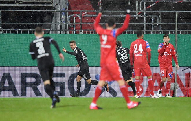 Video Holstein Kiel - Bayern Munich: Địa chấn kinh hoàng, nhà vua "băng hà" - 1