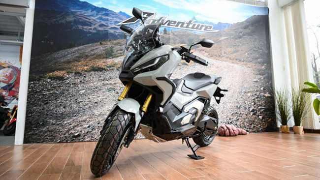 Honda ADV 750 2021 vừa ra mắt là mẫu xe hòa quyện giữa tính tiện nghi sang trọng của một chiếc tay ga scooter cùng sự đa năng của dòng xe Adventure
