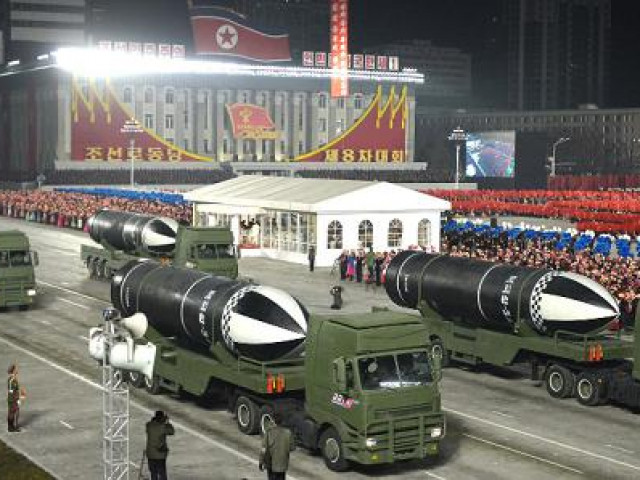 Thế giới - Triều Tiên trình diễn loại "vũ khí mạnh nhất thế giới" tại lễ duyệt binh