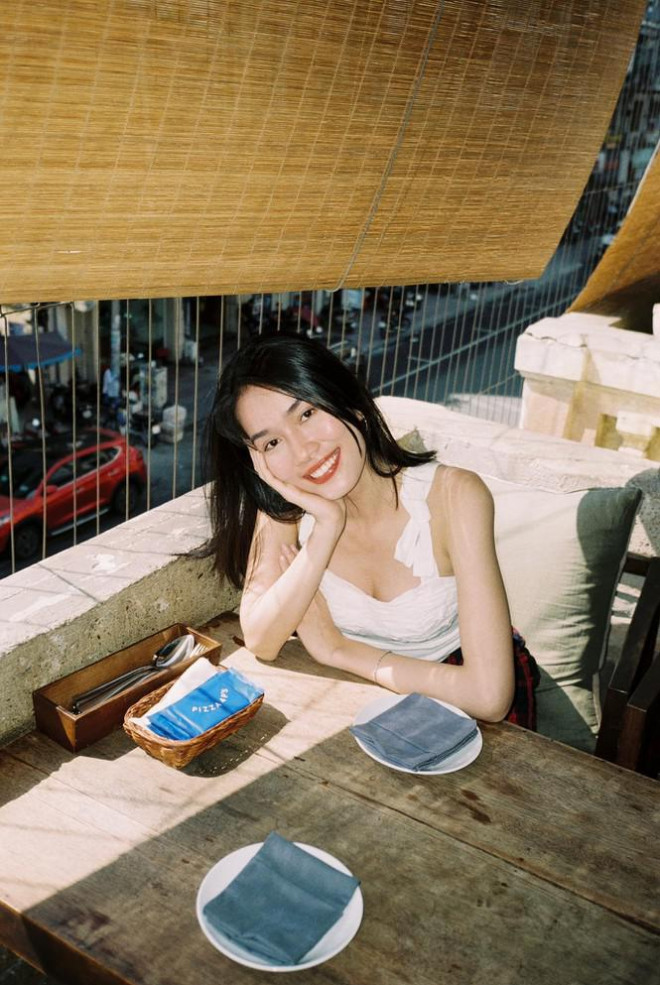 Đỗ Thị Hà nền nã với áo dài, Hoàng Thuỳ diện váy xuyên thấu hoá 'mỹ nhân ngư' - 11