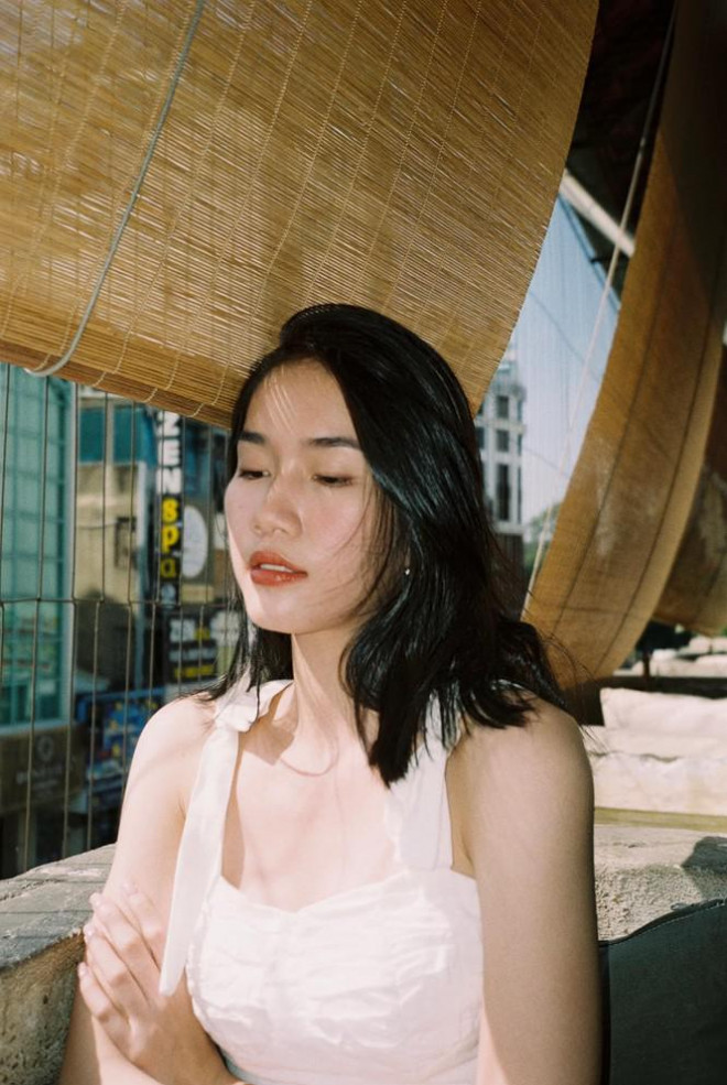 Đỗ Thị Hà nền nã với áo dài, Hoàng Thuỳ diện váy xuyên thấu hoá 'mỹ nhân ngư' - 12