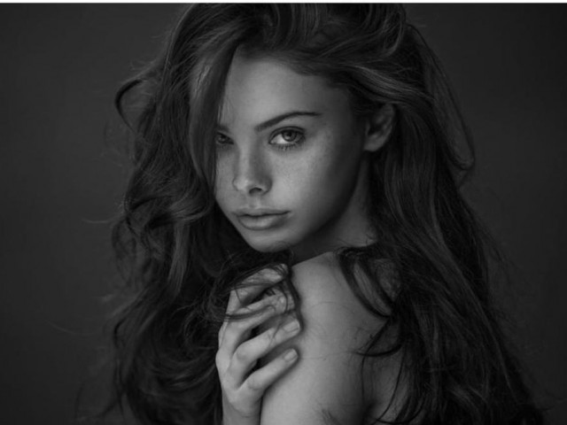 Làm đẹp - Ngắm nhan sắc cô gái 17 tuổi lọt top 3 gương mặt đẹp nhất thế giới