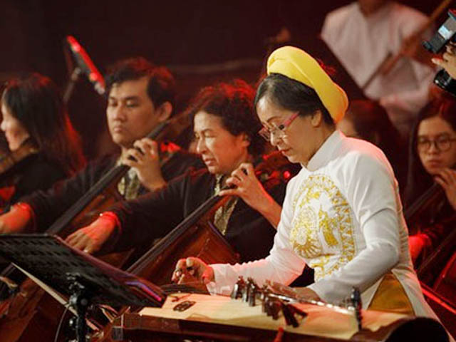 Giải trí - Bất ngờ với show diễn kể chuyện lịch sử bằng nhạc cụ dân tộc