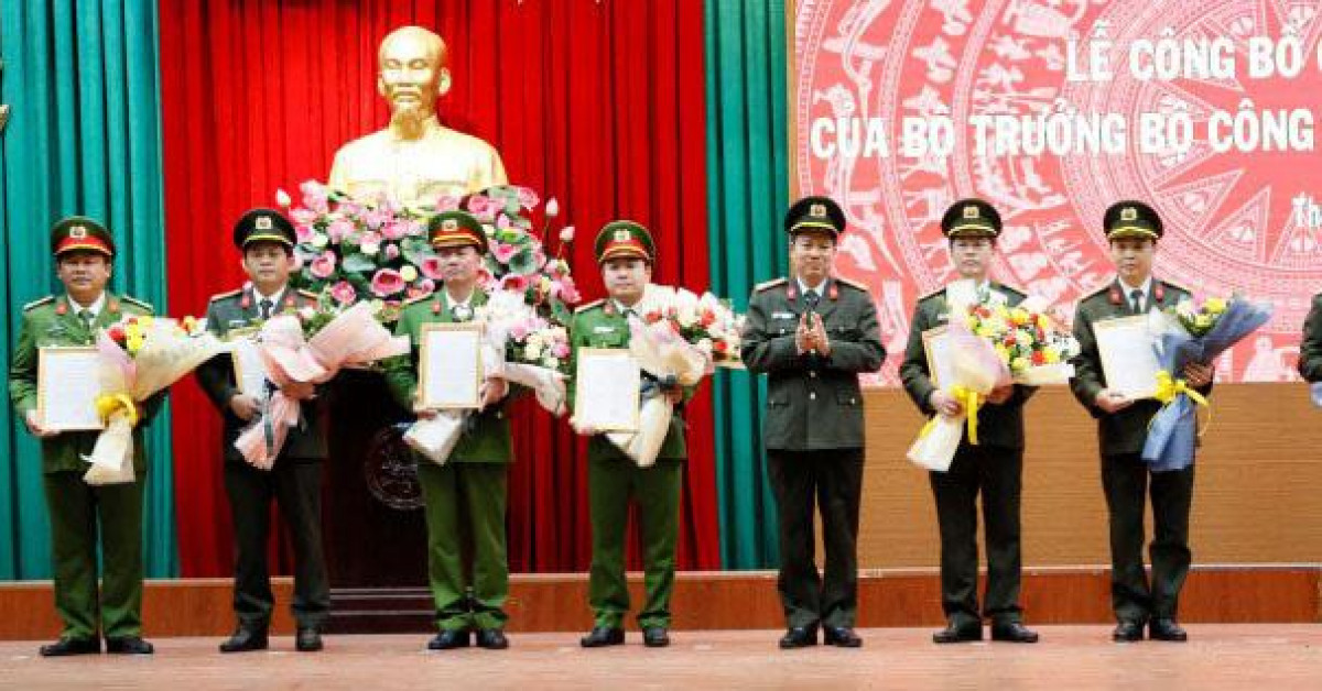Tin tức trong ngày - 9 cán bộ Công an Thái Bình vừa được Bộ trưởng Bộ Công an điều động đến vị trí khác là ai?