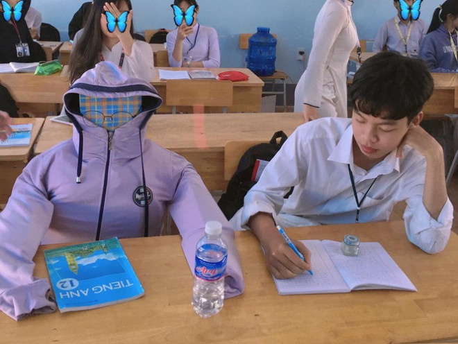 Bạn cùng bàn nghỉ học thì làm gì để đỡ trống trải? Sáng kiến áp dụng được cả với hội F.A! - 1