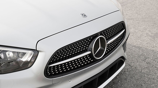 Mercedes-Benz E-Class phiên bản nâng cấp bất ngờ xuất hiện tại Việt Nam - 8
