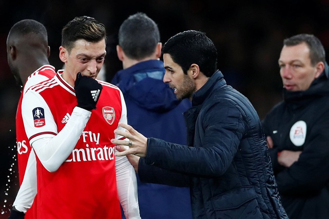 Tin mới nhất bóng đá tối 16/1: Arsenal đạt thỏa thuận chấm dứt hợp đồng với Ozil - 1