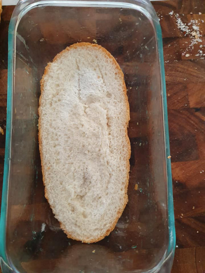 Vỏ bánh mì làm lớp bì thịt heo