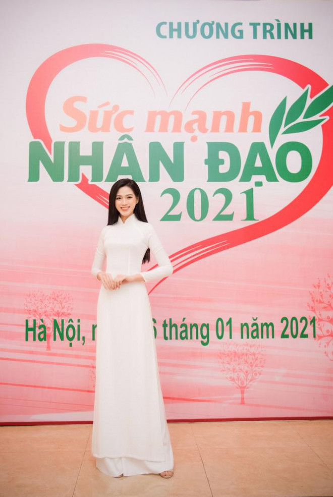 Đảm nhận cương vị mới, Đỗ Thị Hà khoe vẻ đẹp tinh khôi trong tà áo dài trắng - 2