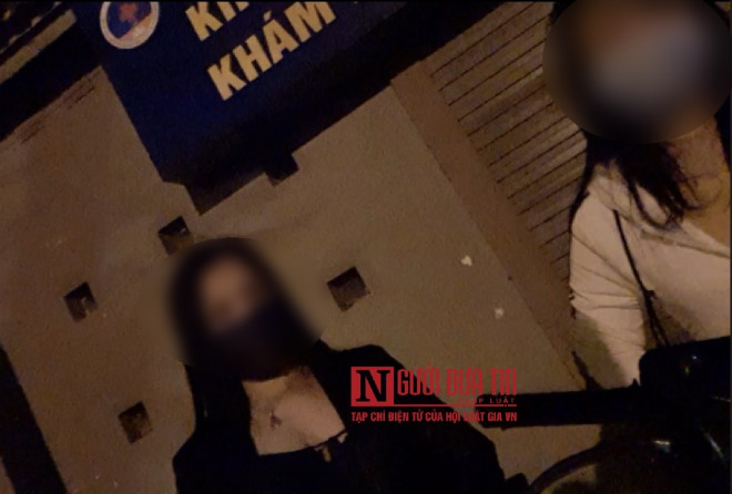 "Những cô gái" này liên tục mời chào chúng tôi với những lời lẽ có cánh.