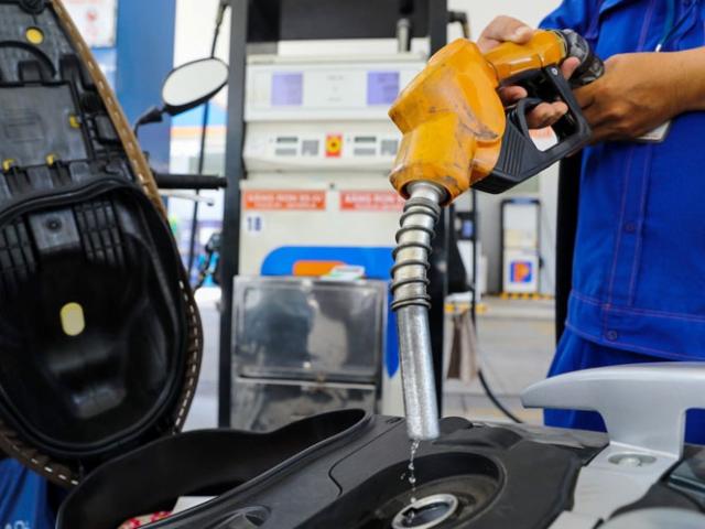 Thị trường - Tiêu dùng - Giá dầu hôm nay 19/1: Lo ngại trước Covid-19, giá dầu lao dốc