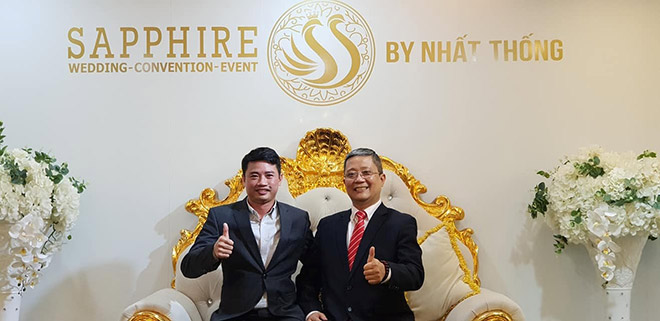 Ông Lưu Văn Hoàng - CEO nhà thuốc online Central Pharmacy (bên trái)