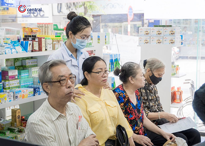 Tổ chức các buổi hội thảo