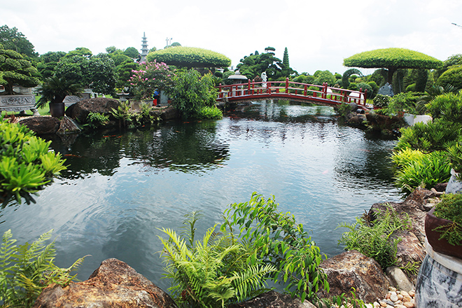 Hồ cá Koi sử dụng nhiều đá bán quý lớn nhất Việt Nam - 1