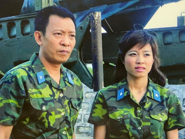 Giải trí - MC "Chúng tôi là chiến sĩ" khoe ảnh quá khứ, người đàn ông ở bên cạnh cực kỳ quen thuộc