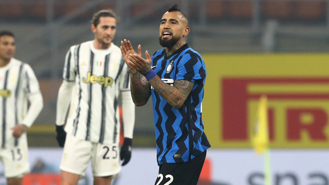 SAO Inter Milan gây phẫn nộ, vì sao hôn logo Juventus ở trận derby Italia? - 4